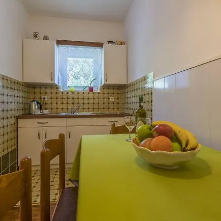 Malerisches Nur 500 Meter Zum Mit Meerblick, Grillbereich, Parkplatz Crikvenica